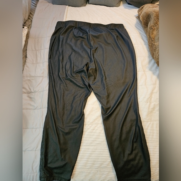 Torrid Black Faux Leather Quilted Leggings. Size 4 - Picture 6 of 6